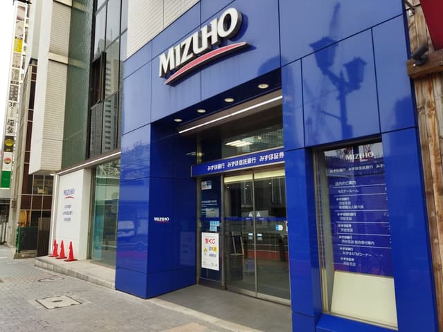 近隣の銀行_みずほ銀行 渋谷支店(徒歩5分)