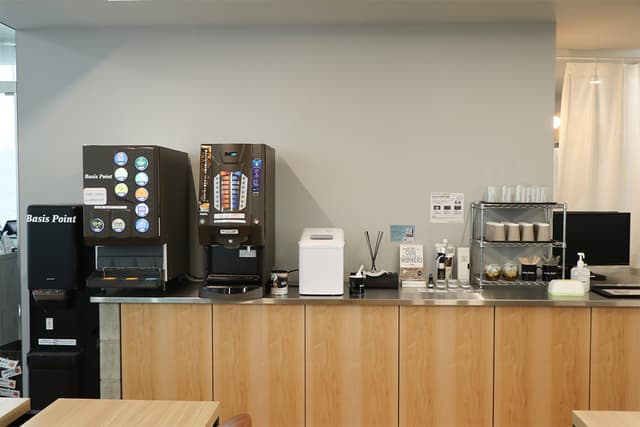 コワーキングスペース_ドリンクバーを利用可能です(ホットドリンクのみ有料)