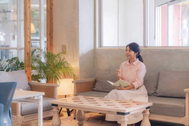 ソファーでリラックスも