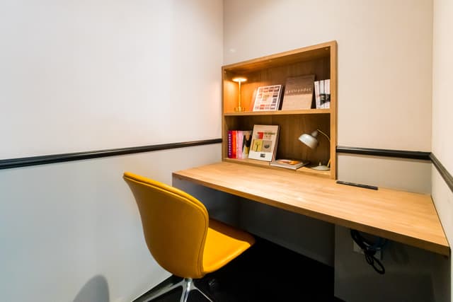 フォンブース。有料のオプションスペースです。