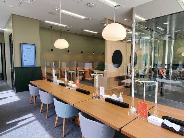 共用部_コワーキングスペース。広々とした空間で、打ち合わせなどができます。