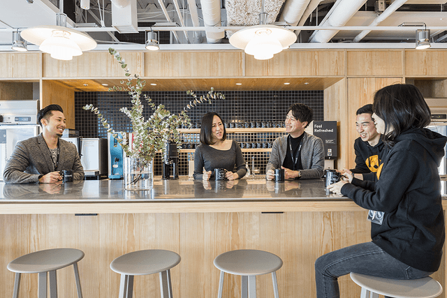 共用部_パントリーです。リフレッシュできるキッチンには様々な設備が整っています©WeWork