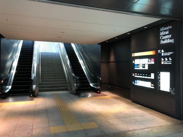 最寄り駅_最寄り駅はみなとみらい駅で、直結です。
