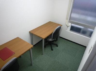 個室_601号室(2名用)です。家具、コンセント、有線LANがついています。