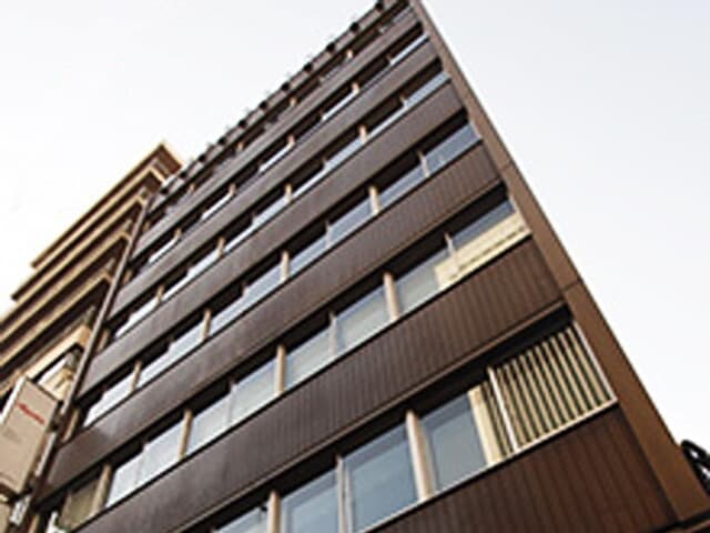 外観_都内にいながら緑を感じられるエリアにあるビルです。