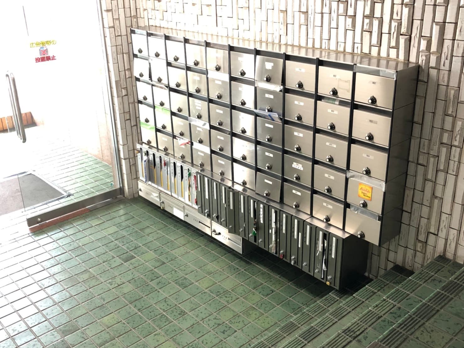 郵便受け_エントランスには各個室専用の郵便受けが設置されています。