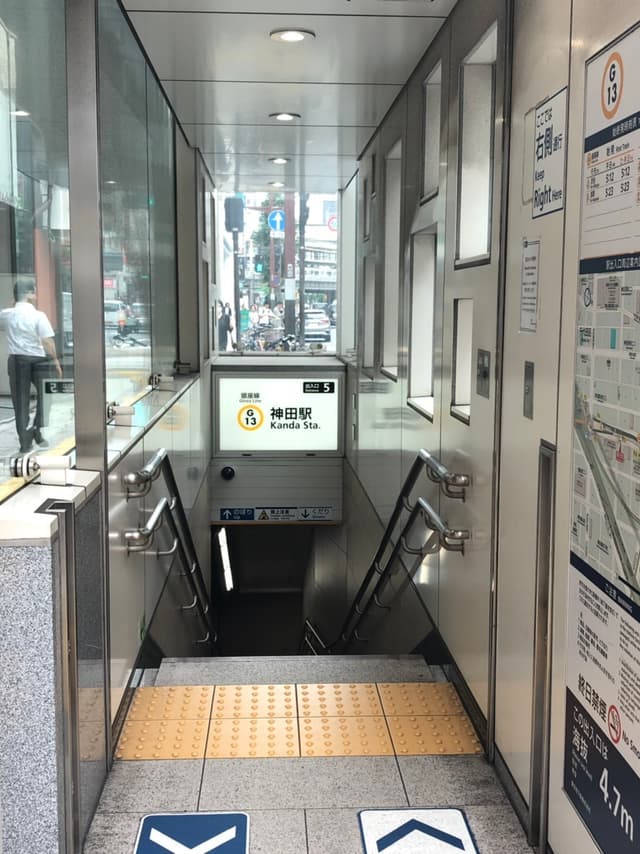 最寄り駅_東京メトロ銀座線の神田駅の5番出口が一番近いです。地下道を通ることができるため、雨の日でも快適に通勤できます。