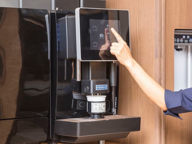 設備_ドリンクサービス。コーヒーサーバー・ウォーターサーバーがご利用いただけます。