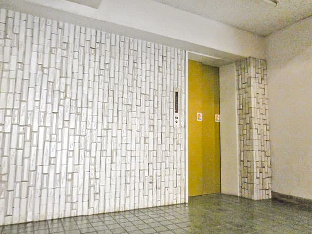 外観_建物にはエレベーターもございます。