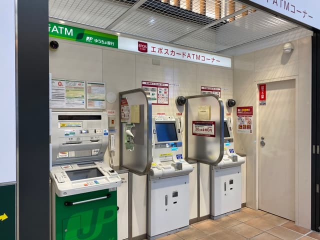 近隣の銀行_ビル内に各メガバンクのATMが設備されています