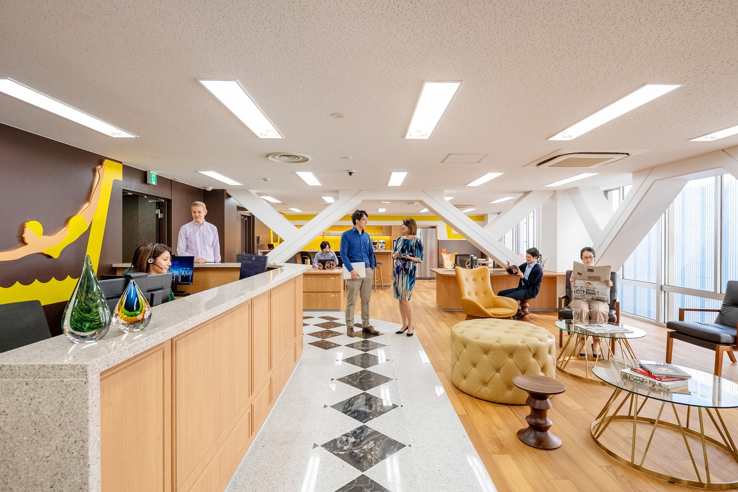 共用部_ラウンジ。休憩時や打ち合わせ、作業スペースとしてお使いいただける共用スペースです。