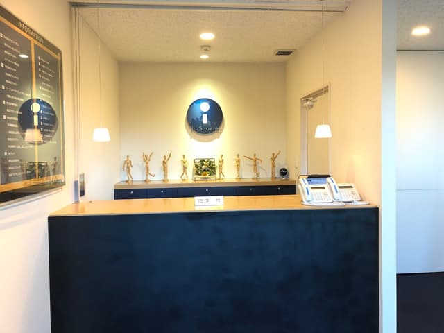 受付_常駐の受付スタッフが来客対応だけでなく様々な事務作業をサポートします