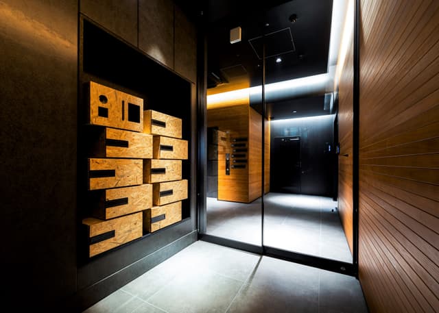 共用部_エントランス。格式高い空間がゲストをお出迎えいたします。