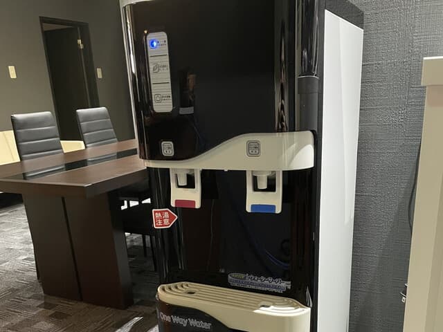 その他_ウォーターサーバー。作業中のちょっとした休憩に最適な設備です。