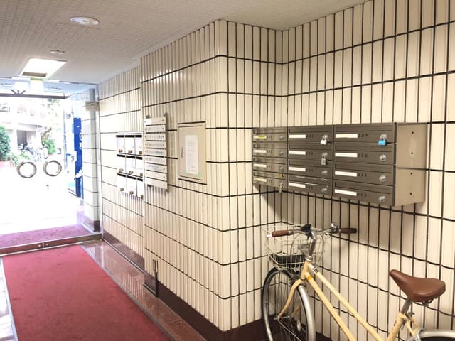 郵便受け_建物のエントランス部分に、各個室専用の郵便受けが設置されています。