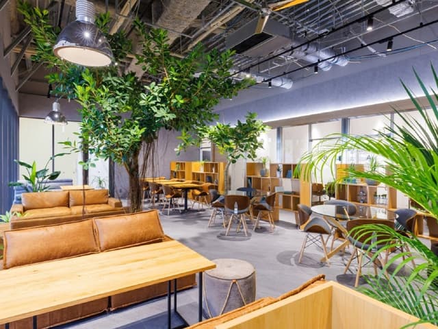 共用部_ラウンジ。打ち合わせ、商談にも利用可能なスペースです。