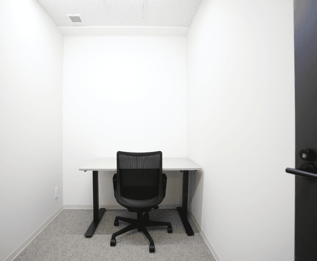 専有部_個室。インターネット環境が完備されています。※家具はイメージです。