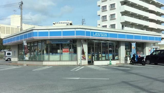 近隣のコンビニ_ローソン 豊見城南高校前店 (徒歩2分)