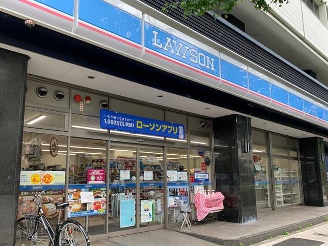 近隣のコンビニ_ローソン 永田町一丁目店 (徒歩1分)