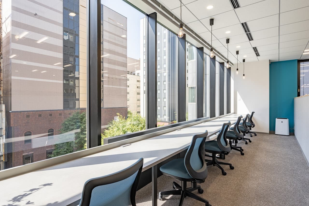 共有部_ワークブース。静かに集中して過ごしたい方におすすめです。©bizcomfort