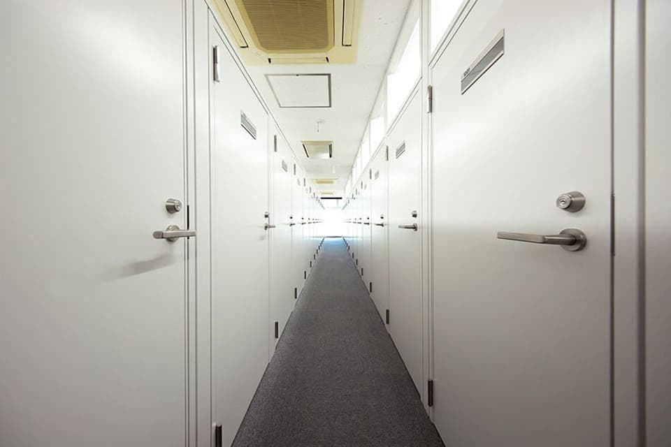 10th-floor-corridor-hamamatsucho-daimon_jf