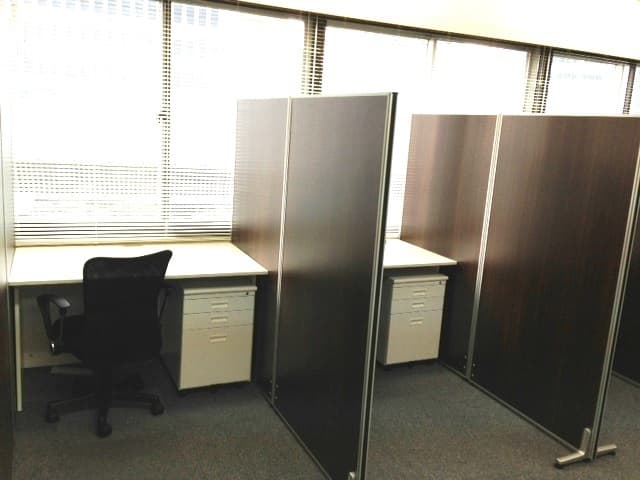 ブース席_ブース席と個室は24時間365日利用可能で、どんな稼働時間にも利用いただけます。