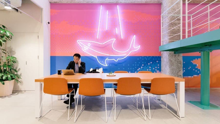 オープンスペース_ハイデザインな空間は仕事のモチベーションが上がりそうです!©WeWork