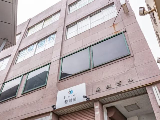外観。桑沢ビル5Fにオフィスがあります。©bizcomfort