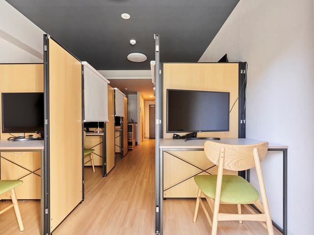 共用部_WEB会議ブース。WEBでの会議を行う際に最適な空間となっています。