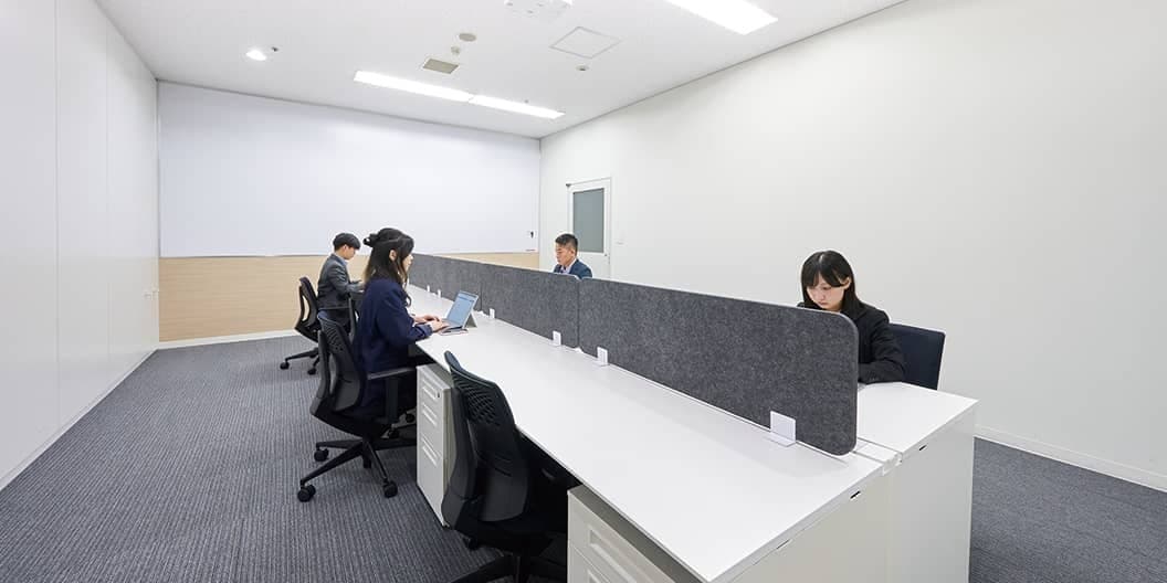 専有部_コワーキングスペース。デスク単位での契約で利用可能です。※画像はイメージです。©Regus
