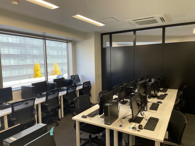 専有部_個室。10人以上の区画も用意されています。