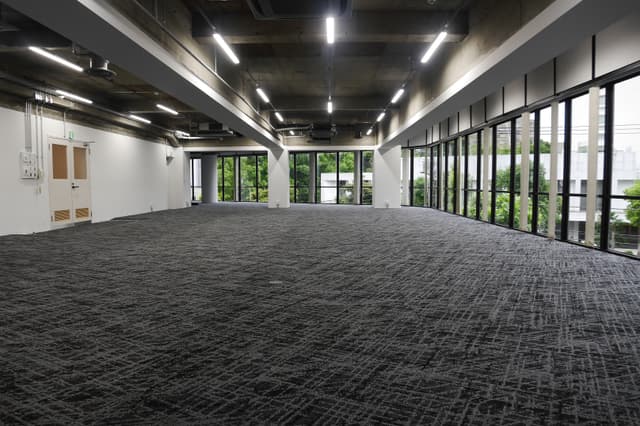 個室_専有部です。天井が高い点が特徴です。