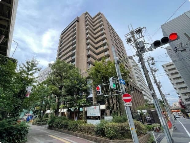 ビル外観_朝日プラザ梅田の2階にあります。