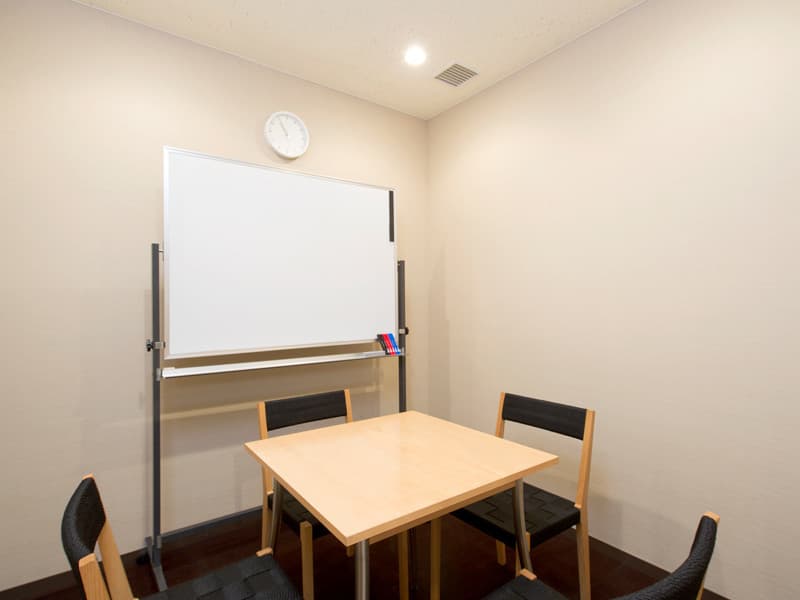 会議室_ホワイトボードは2つの会議室のどちらにも設置されています©Regus