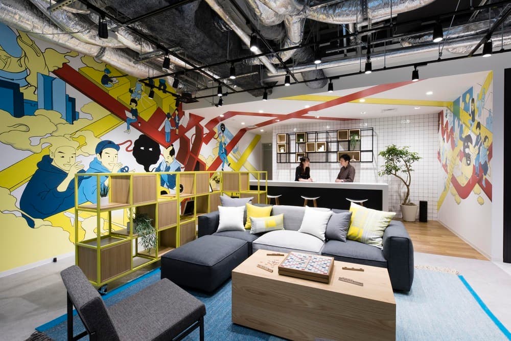 ラウンジ_現代アーティストが手がけるアートワークがオシャレです