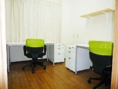 個室_2名様用個室です。家具付きなので初期費用を抑えることができます。