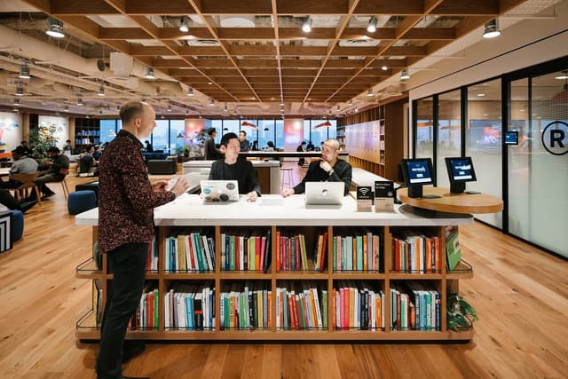 外観_受付。サポートスタッフが常駐しているので来客対応も安心です。©WeWork※写真はイメージです。