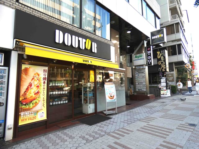 近隣の飲食店_カフェやチェーン店が多くあります