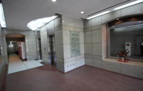 外観_ビルの5階がオフィスです。