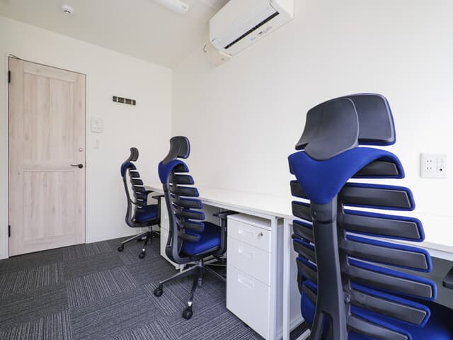 個室_オフィス用具は後から追加も可能です。