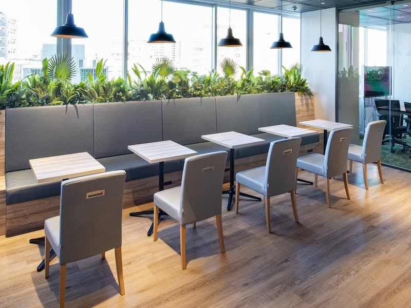 共用部_ラウンジ。オープン空間で作業をしたい方にも最適なスペースです。