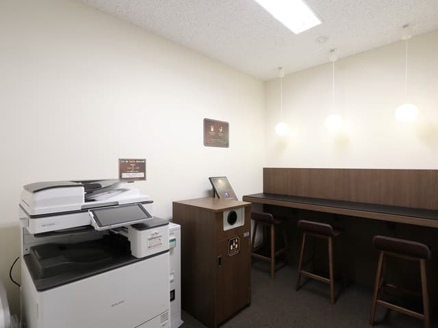 共用部_イートスペース。複合機などの利用も可能です。