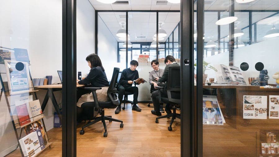 専有部_個室。家具付きのオフィスです。©WeWork※画像はイメージです。