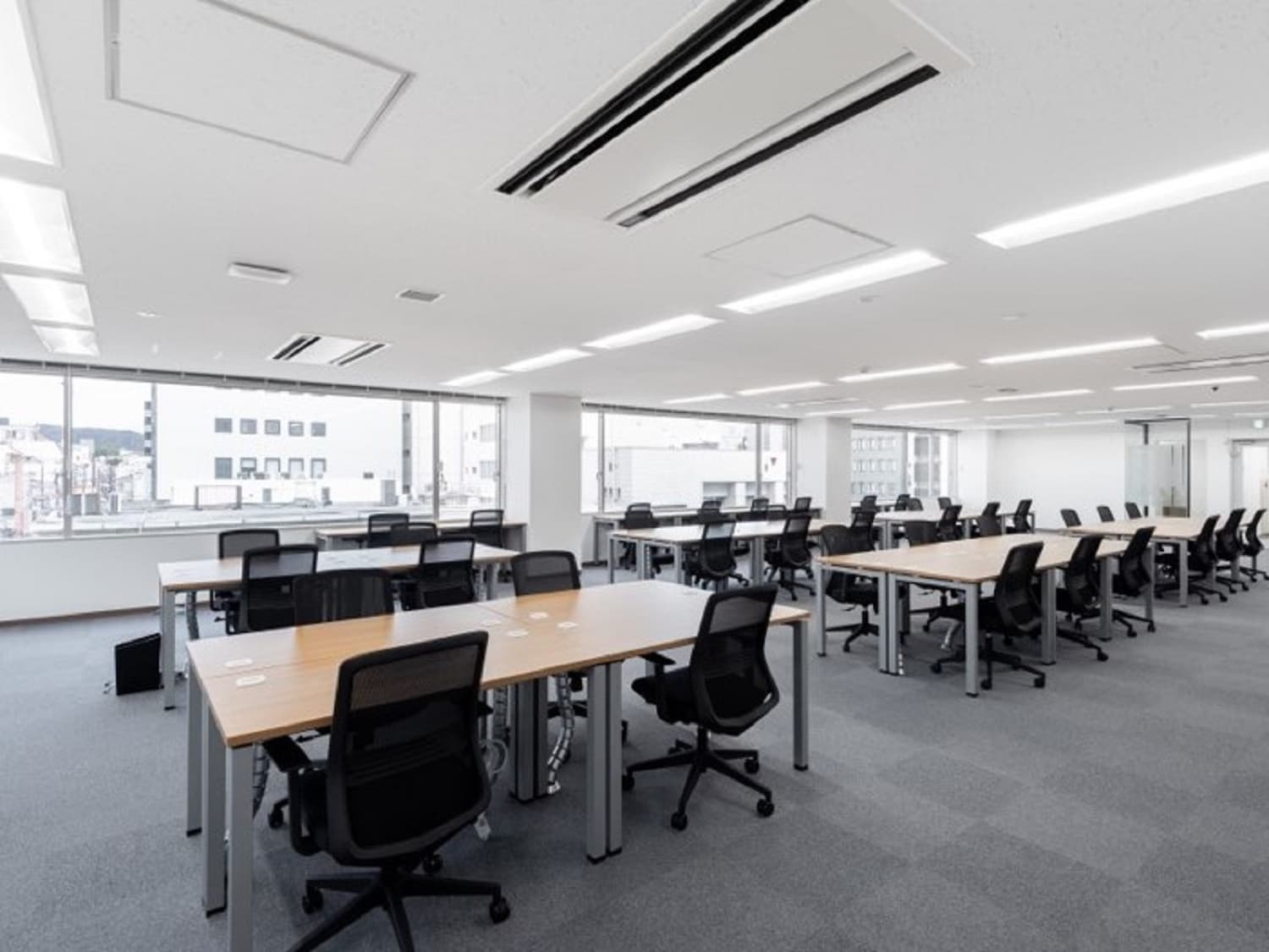 個室_入居者様のワークスタイルに合わせて、24時間365日ご利用いただけます。