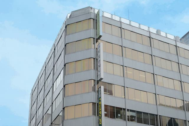 外観_通りに面しているので大変視認性の高いオフィスビルです