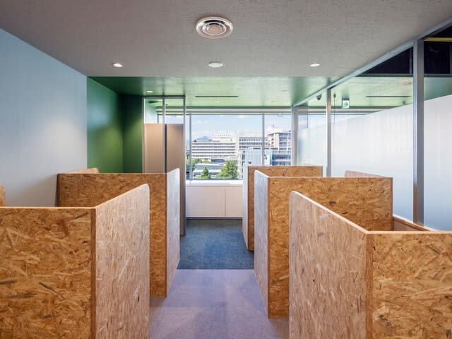 専用デスク_固定席。専用のデスク・チェア・ロッカーの利用が可能です。