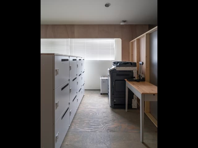 共用設備_ロッカー、複合機。