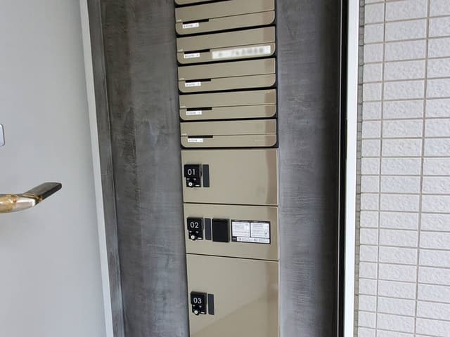 設備_郵便ポスト。入居者様は個別の郵便ポストをご利用いただけます。