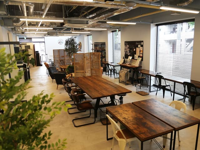 共用部_コワーキングスペース。作業に無料でお使いいただけます。