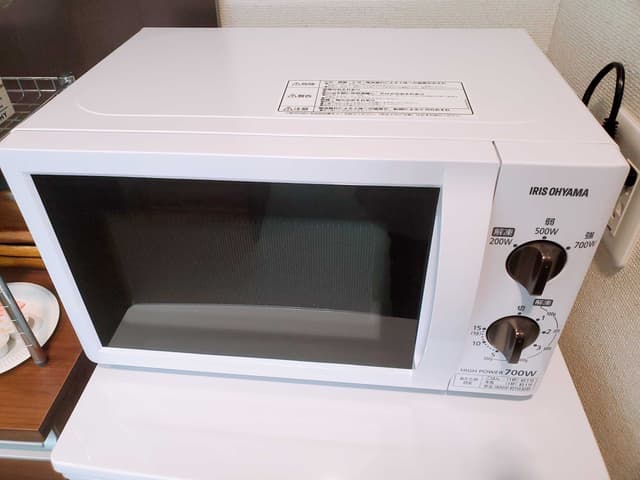 設備_電子レンジがあるのでお昼にはこちらを利用してもいいでしょう。